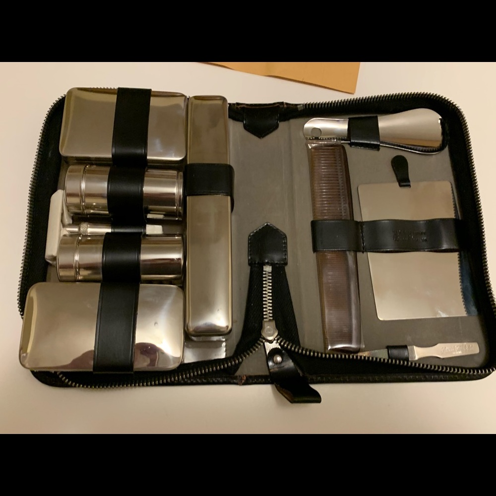 Bloomingdale's Men's Silver Travel Grooming Kit